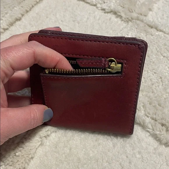 Fossil Burgundy Leather Bi-Fold Wallet - Picture 5 of 7
